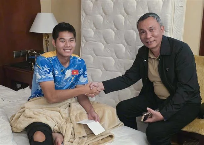 Hệ thống bảo mật dữ liệu của helo888 đăng nhập, thể hiện mã hóa và tường lửa với màu đỏ vàng chủ đạo